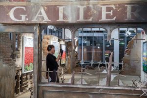 Using augmented reality in a gallery