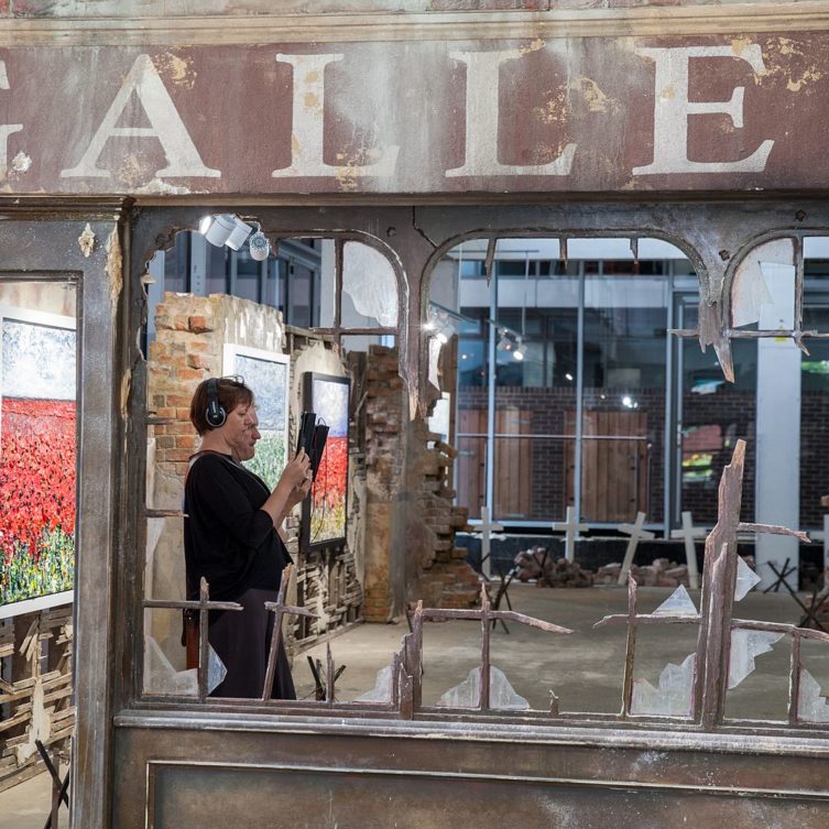 augmented-reality-in-the-gallery Using augmented reality in a gallery
